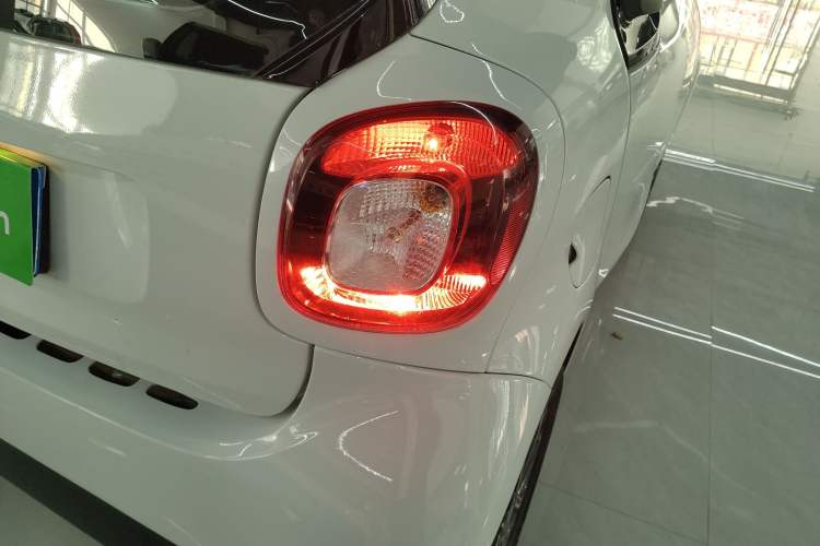 Used smart fortwo 2015 1.0L 52 kW hardtop Dynamic version
