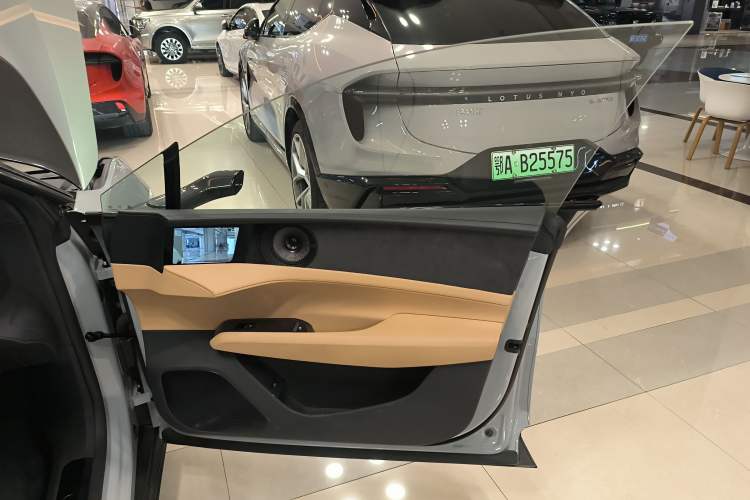 Used Lotus EMEYA 2024 EMEYA R+
