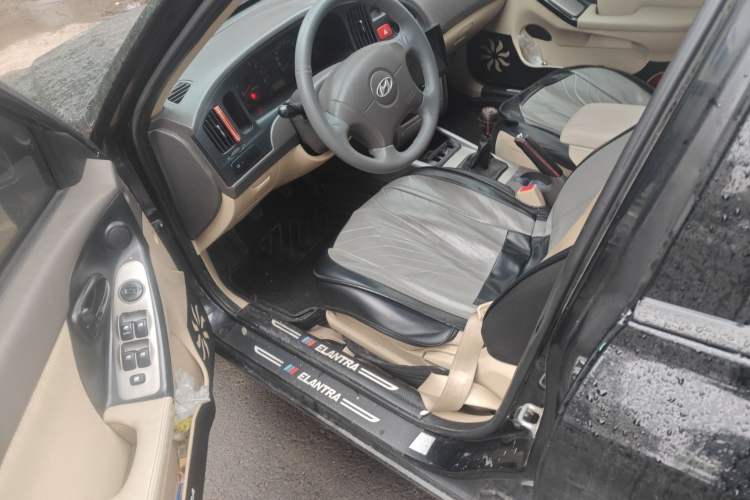 Used Hyundai Elantra 2011 1.6L Manual Comfort Version Driver Seat