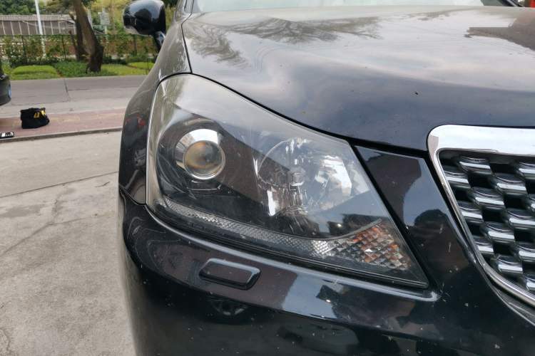 Used Toyota Crown 2011 2.5L Royal Special Edition with Leather and Sunroof