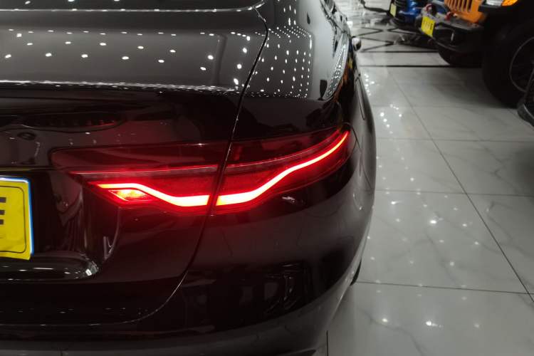 Used Jaguar XEL 2021 2.0T 250 PS R-DYNAMIC S Advanced Sport Edition Right Rear Taillight