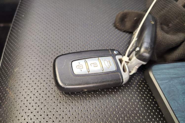 Used Kia K2 2012 Hatchback 1.6L AT Premium Commemorative Edition