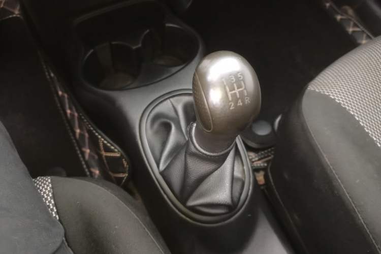 Used Nissan Sunny 2014 1.5XE Manual Elite Edition Gear Lever