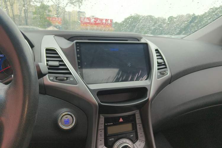 Used Hyundai Elantra (5th Generation / Langdong) 2015 1.6L Automatic Luxury Model Audio And AC Panel