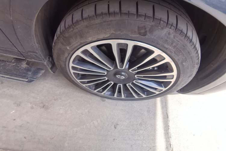 Used Hima AITO M7 2024 1.5T Intelligent Driving Rear-Drive Ultra Version 6 Seats Right Front Wheel Hub