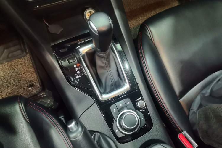 Used Mazda Mazda 3 Axela 2016 Sedan 1.5L Automatic Luxury Model
