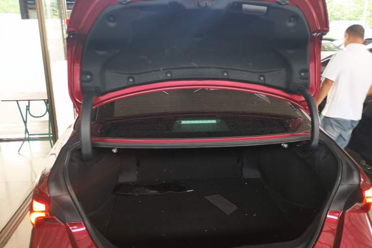 Used Toyota Avalon 2019 Dual-Engine 2.5L XLE Prestige Version China VI Standard
