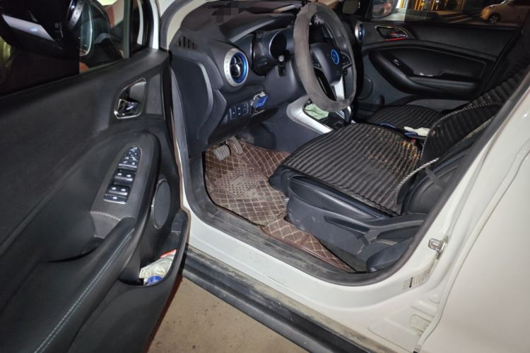 Used BYD Yuan New Energy 2018 EV360 Smart Connected Cool Model Driver Seat