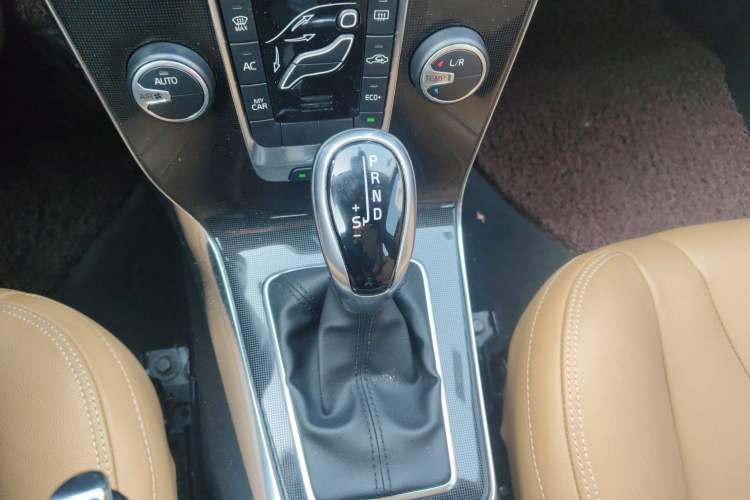 Used Volvo V40 2017 T3 Zhiyi Edition Gear Lever