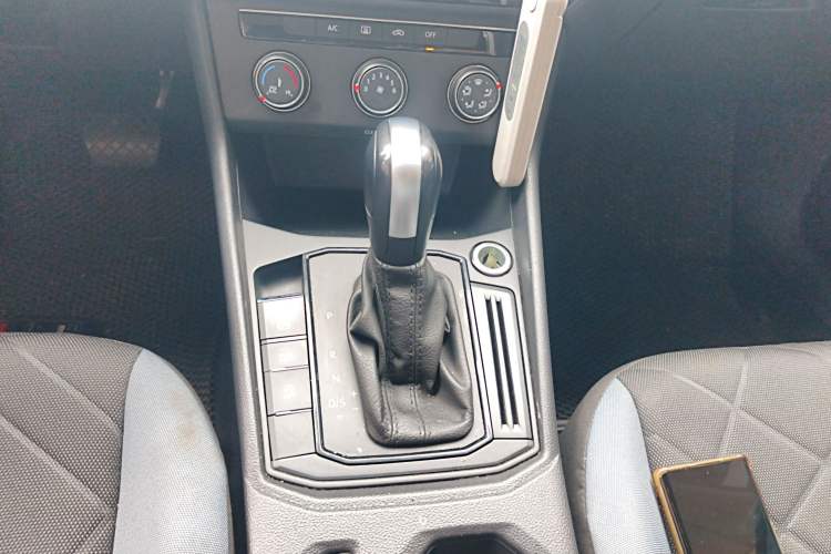 Used Volkswagen Lavida 2023 1.5L Automatic De Yi Edition Gear Lever