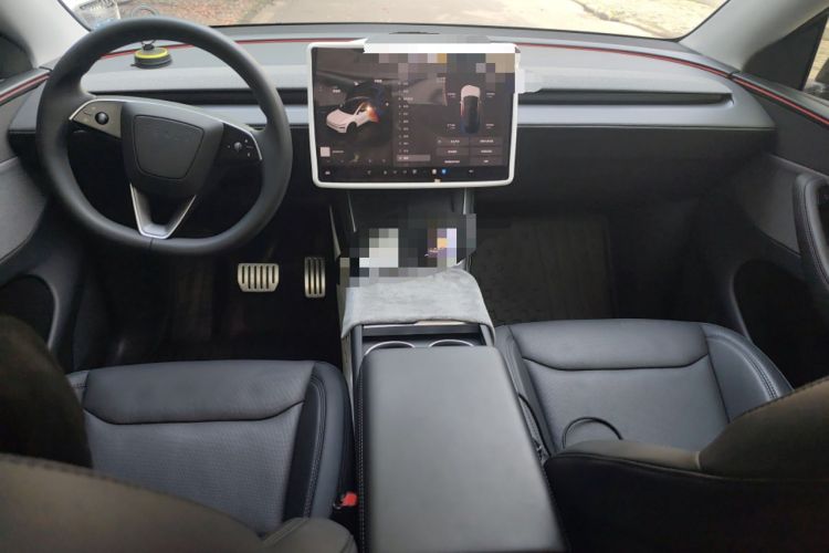 Used Tesla Model Y 2025 Rear-Wheel Drive First Edition Center Console