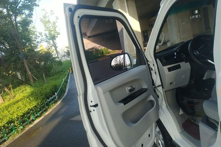 Used Jinbei New Hiace S 2023 1.5L Wealth Edition Van 2/5-Seater Non-Air-Conditioned Version SWC15M