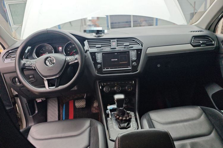 Used Volkswagen Tiguan L 2017 330TSI Automatic Two-Wheel Drive Luxury Edition Center Console