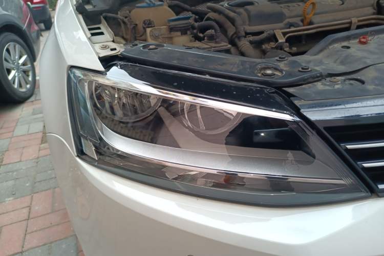 Used Volkswagen Sagitar 2014 Revised Version 1.4TSI Manual Luxury Edition Right Front Headlight