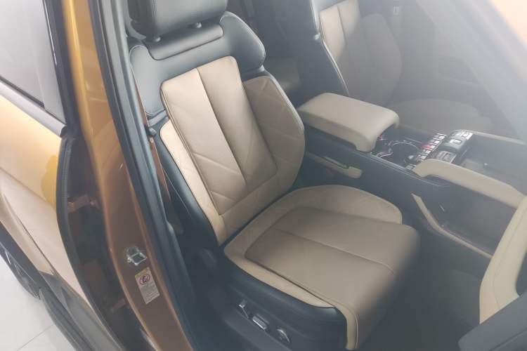 Used Formula Leopard 5 2023 Navigator Edition
