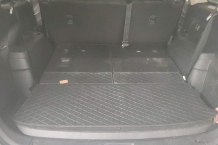 Used JMC Yusheng S350 2013 2.4T Automatic 2WD Diesel Luxury 7-Seater Trunk