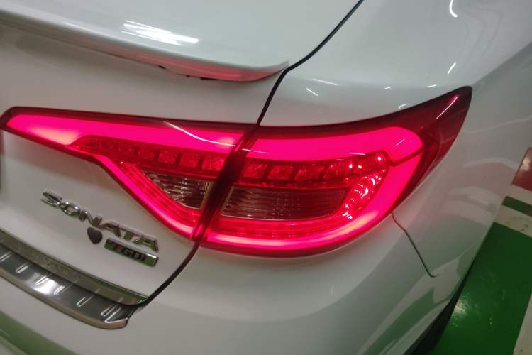 Used Hyundai Sonata 2015 1.6T DLX Prestige Model Right Rear Taillight