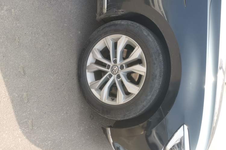 Used Volkswagen Magotan 2017 330TSI DSG Luxury Model Right Front Wheel Hub