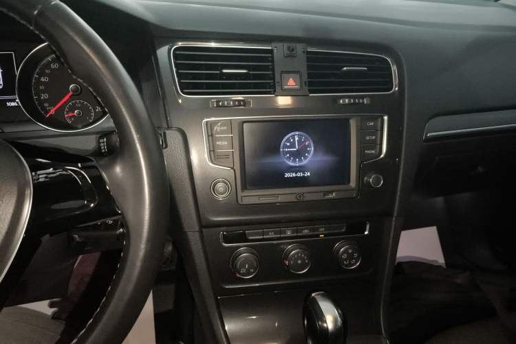 Used Volkswagen Golf 2017 1.6L Automatic Comfort Million-Vehicle Anniversary Edition
