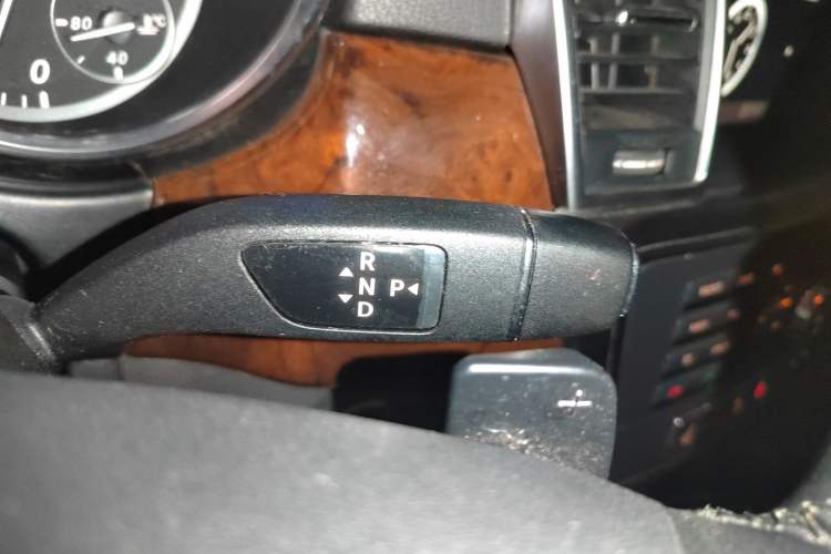 Used Mercedes-Benz M-Class 2012 ML 350 Sport Edition Gear Lever