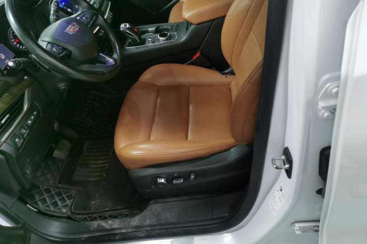 Used Cadillac XT4 2018 28T 4x4 Platinum Edition