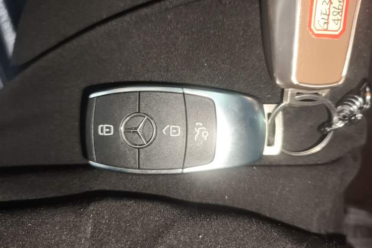 Used Mercedes-Benz GLE 2024 GLE 450 4MATIC Luxury Model Interior 1