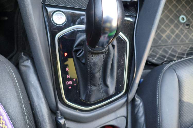 Used Jetta VS7 2020 1.4T Automatic Glory Edition Gear Lever