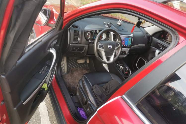 Used CHANGAN CS35 2015 1.6L Automatic Luxury Model China IV Standard
