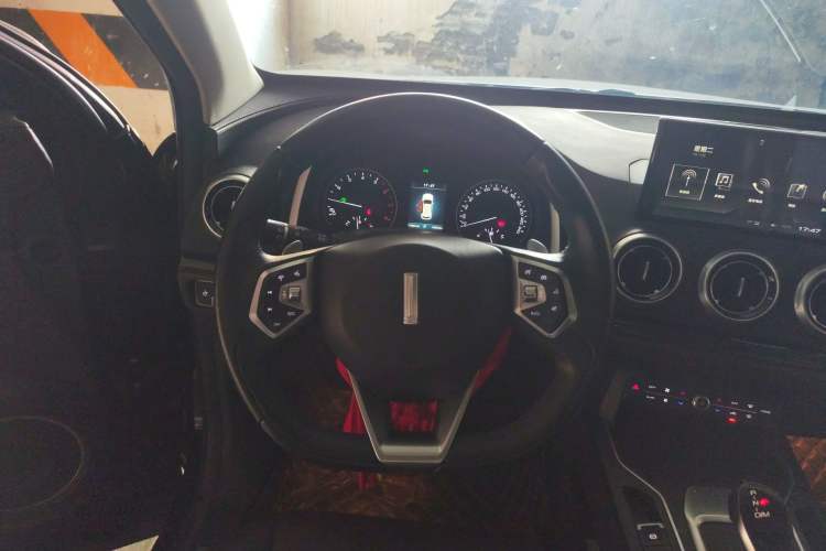 Used Wey VV5 2019 1.5T Two-Wheel Drive Color Pioneer Steering Wheel