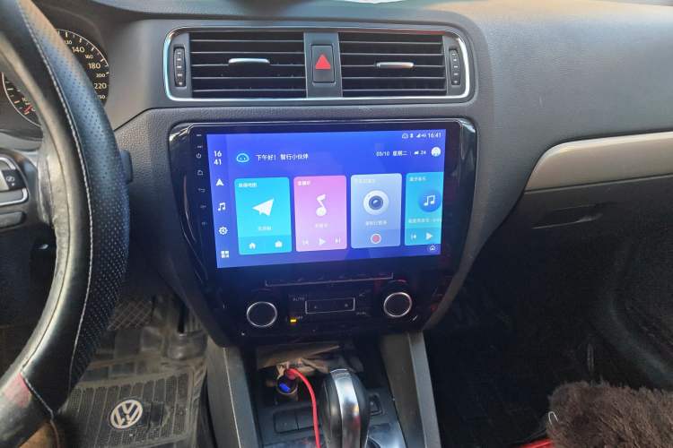 Used Volkswagen Sagitar 2012 1.4TSI Automatic Luxury Edition Audio And AC Panel