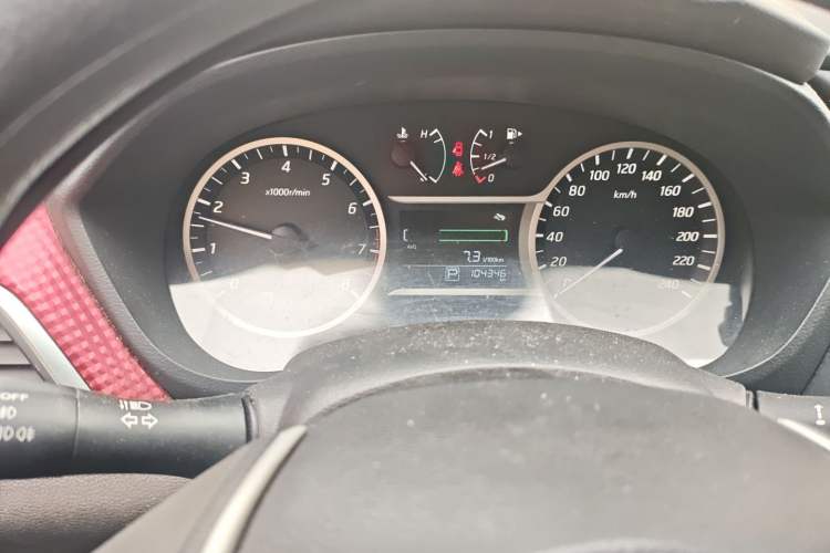 Used Nissan Lannia 2016 1.6L CVT Smart Edition Odometer Close Up