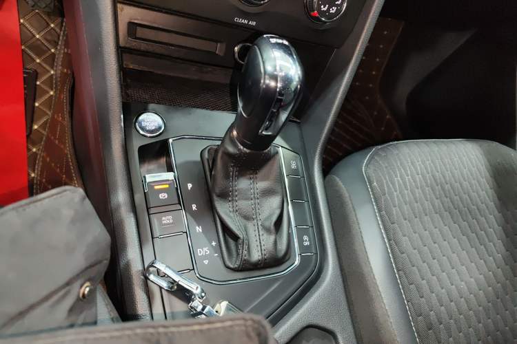 Used Volkswagen Tiguan L 2020 330TSI Automatic Two-Wheel Drive Luxury Edition China VI Standard
