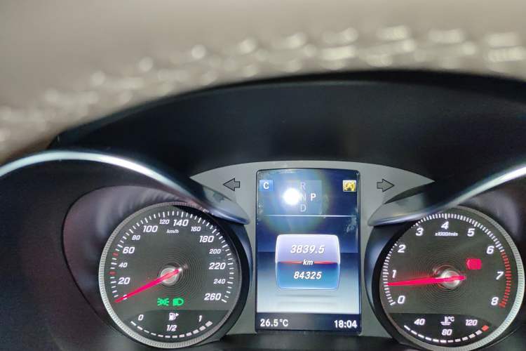 Used Mercedes-Benz GLC 2018 Facelift GLC 260 4MATIC Luxury Edition
