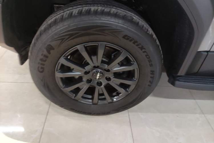 Used Formula Leopard 5 2023 Navigator Edition Left Front Wheel Hub