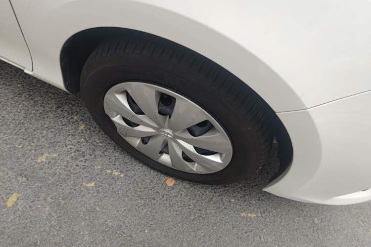 Used Toyota YARiS L Zhi Xuan 2015 1.5E Automatic Charm Edition Right Front Wheel Hub