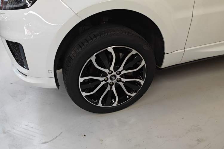 Used Land Rover Range Sport 2022 3.0 L6 YAO Black Edition Left Front Wheel Hub