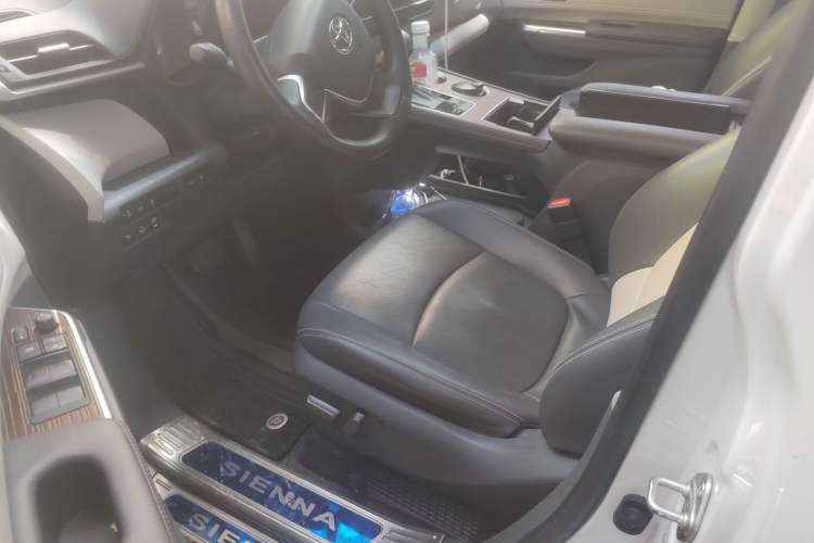 Used Toyota SIENNA 2023 2.5L Hybrid Comfort Edition Left Front Seat