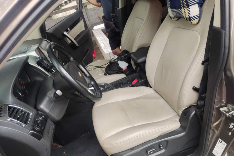 Used Chevrolet Captiva 2015 2.4L 4x4 Flagship Edition 7-Seater
