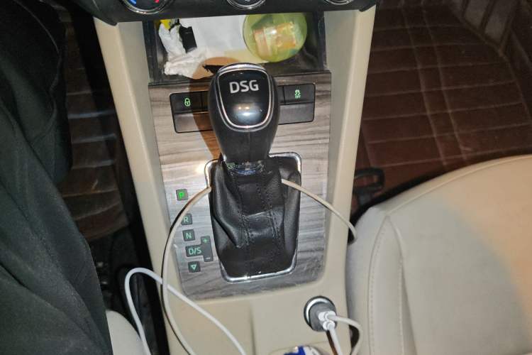 Used Skoda Octavia 2015 1.4TSI DSG Yijun Edition Gear Lever