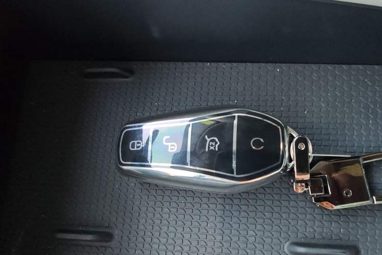 Used BYD Yuan UP 2025 Model 301KM Leading Version
