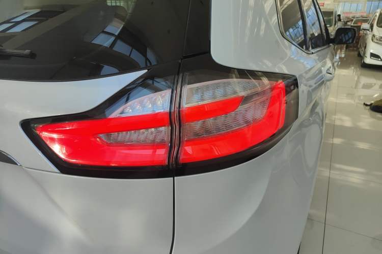 Used Ford Edge 2020 EcoBoost 245 Two-Wheel-Drive Platinum Edition 5 Seats
