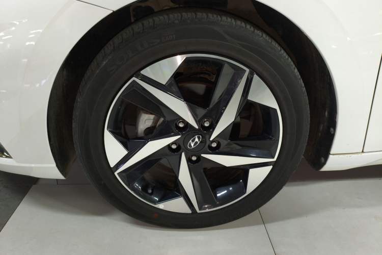 Used Hyundai Elantra 2022 1.5L CVT LUX Prestige Edition
