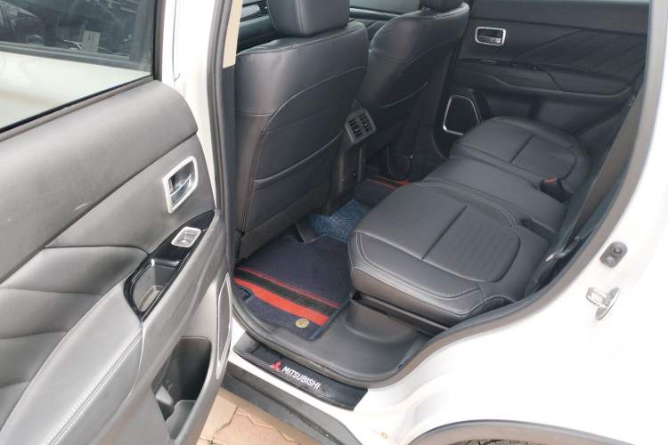 Used Mitsubishi Outlander 2020 2.0L Two-Wheel Drive Enjoyment Version 5 Seats Left Rear Seat