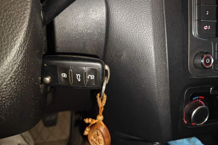 Used Volkswagen Sagitar 2012 1.6L Manual Fashion Edition Vehicle Key