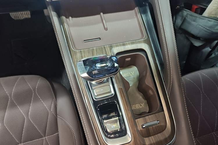 Used Geely Auto Monjaro L 2026 Model Oriental Yao 2.0TD Automatic Xiaohan Edition Gear Lever