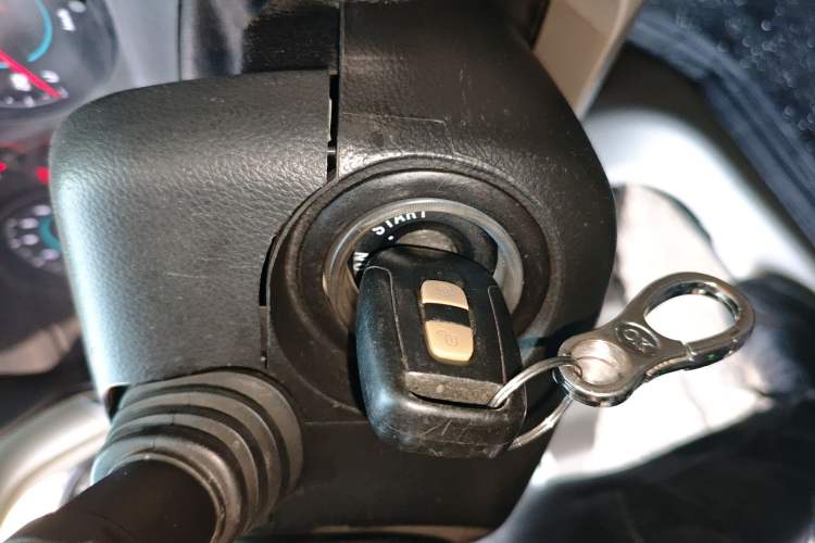 Used Chevrolet Captiva 2012 2.4L 4x4 Luxury Edition 5 Seats
