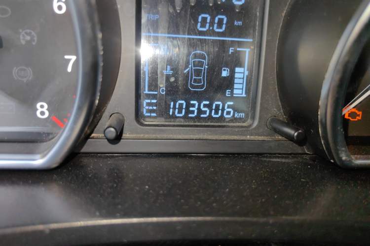 Used Zotye T600 2015 2.0T DCT Prestige Edition Odometer Close Up