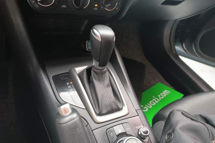 Used Mazda 3 Axela 2017 Sedan 1.5L Automatic Comfort Model Emission Standard China V
