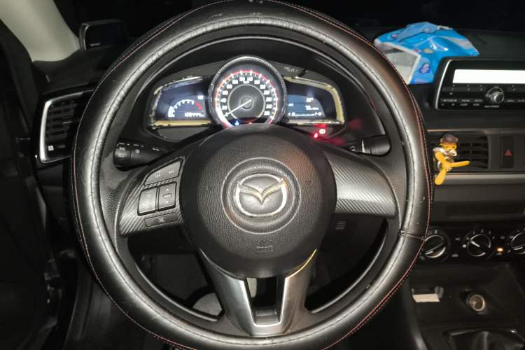 Used Mazda 3 Axela 2014 Sedan 1.5L Manual Comfort Model