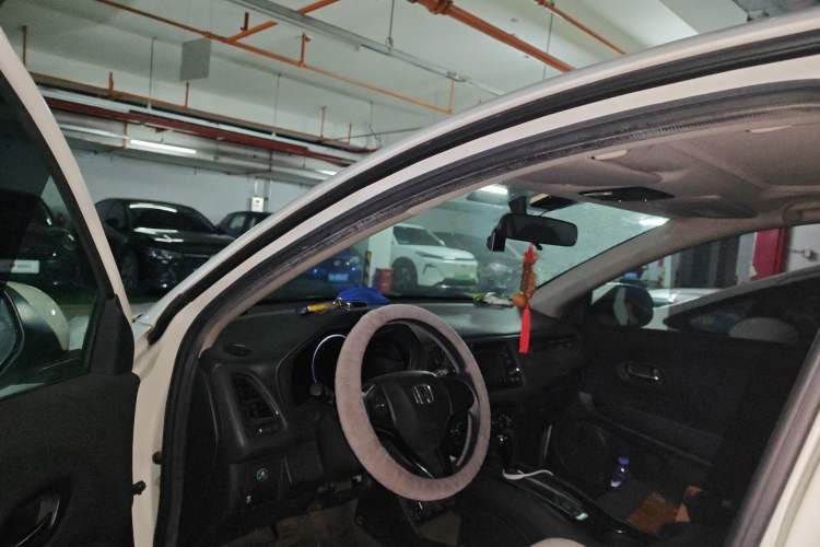 Used Honda Vezel 2017 1.8L CVT Front-Wheel Drive Pioneer Edition